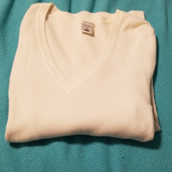 Old Navy Sweaters - Old Navy perfect fit v neck sweater